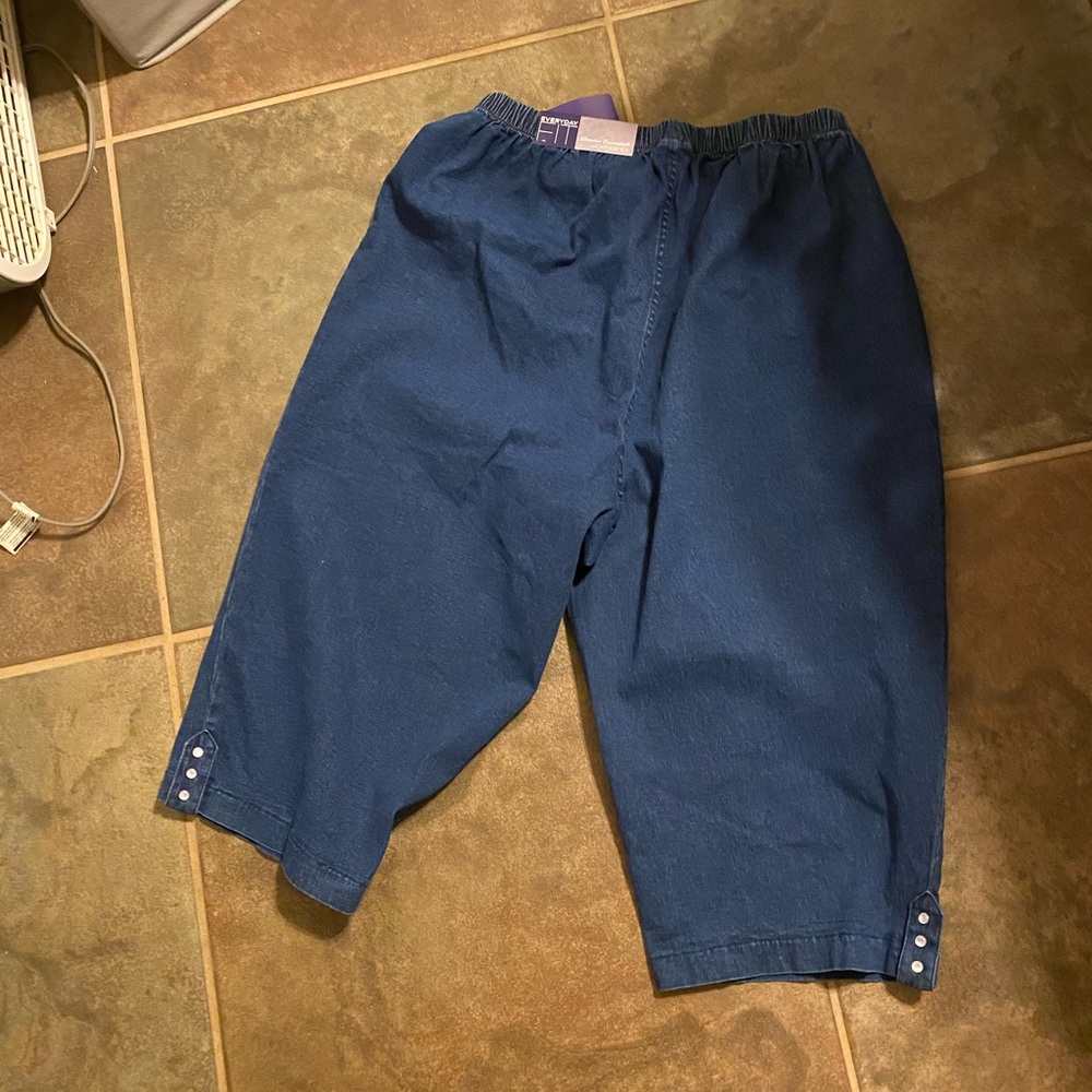 Cropped pants w/T size 1 Catherine’s